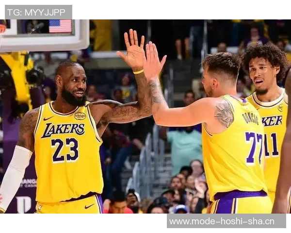 艾顿加盟湖人后将如何影响球队表现布克表示期待未来发展 艾顿加盟湖人后将如何影响球队表现布克表示期待未来发展