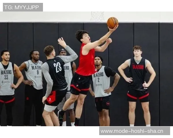 杨瀚森回应记者提问称将与克林根联手对抗比卢普斯 杨瀚森回应记者提问称将与克林根联手对抗比卢普斯