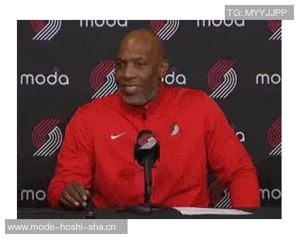 比卢普斯场下表现获高分评价小杨认为他值得8到9分 比卢普斯场下表现获高分评价小杨认为他值得8到9分