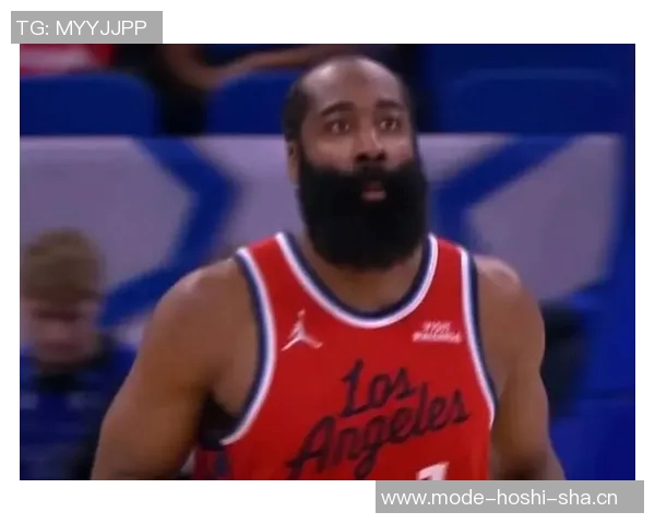 哈登遭遇痛苦倒地引发美媒调侃称其碰瓷行为实在无耻